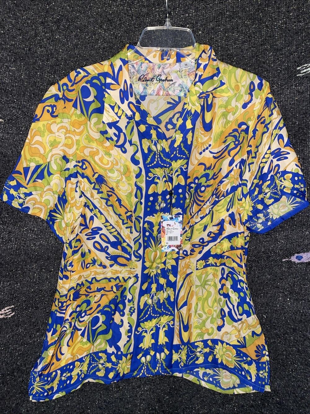 Women’s Stunning New With Tags Robert Graham Button Up Size Medium!